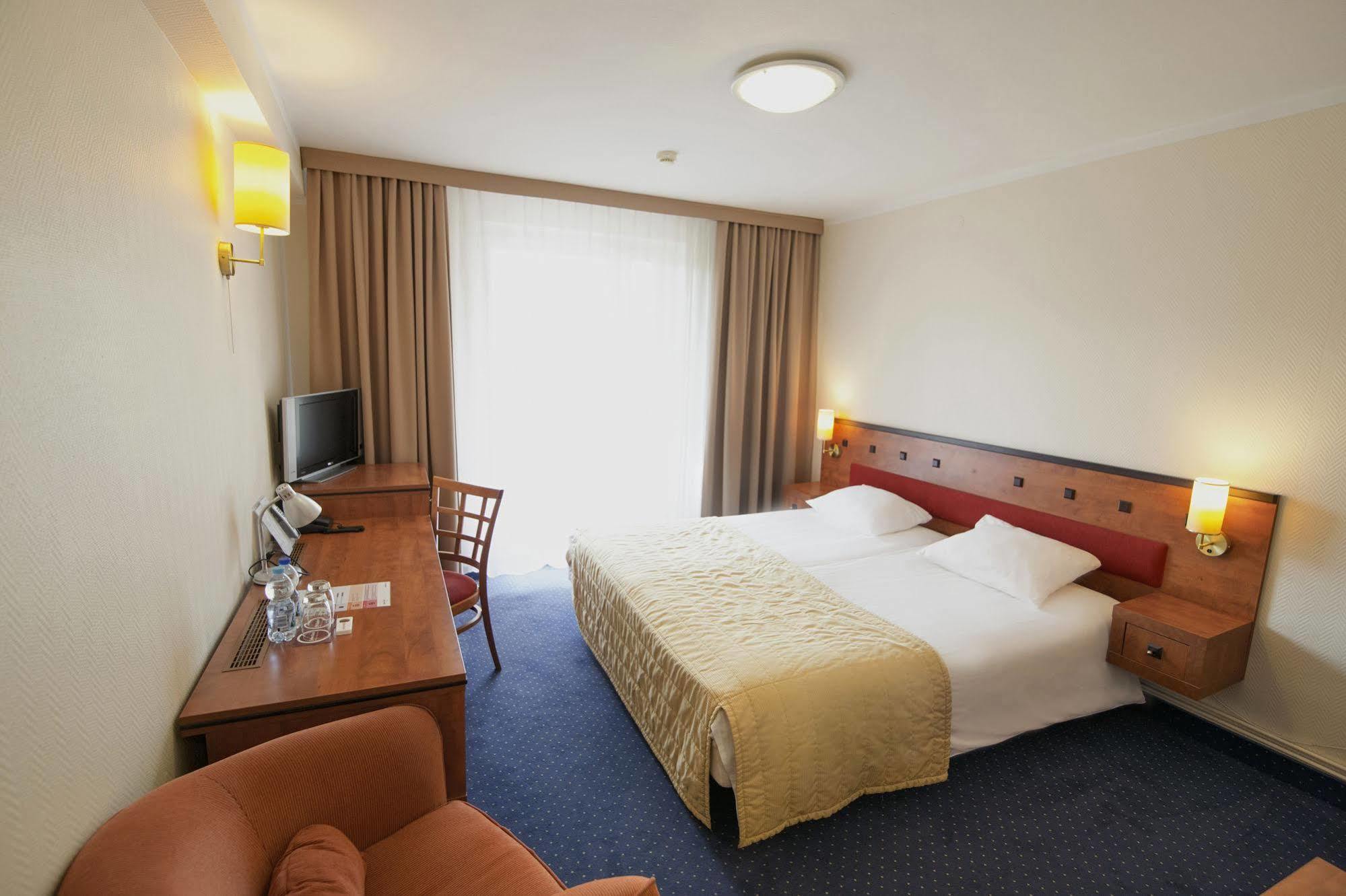 Gold Hotel Złotoryja Kültér fotó